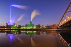 Kraftwerk Römerbrücke mit der Sonderbeleuchtung zum Max Ophüls Festival